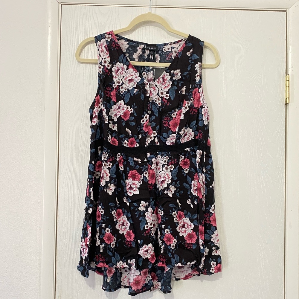BRAND NEW FLORAL VNECK TUNIC